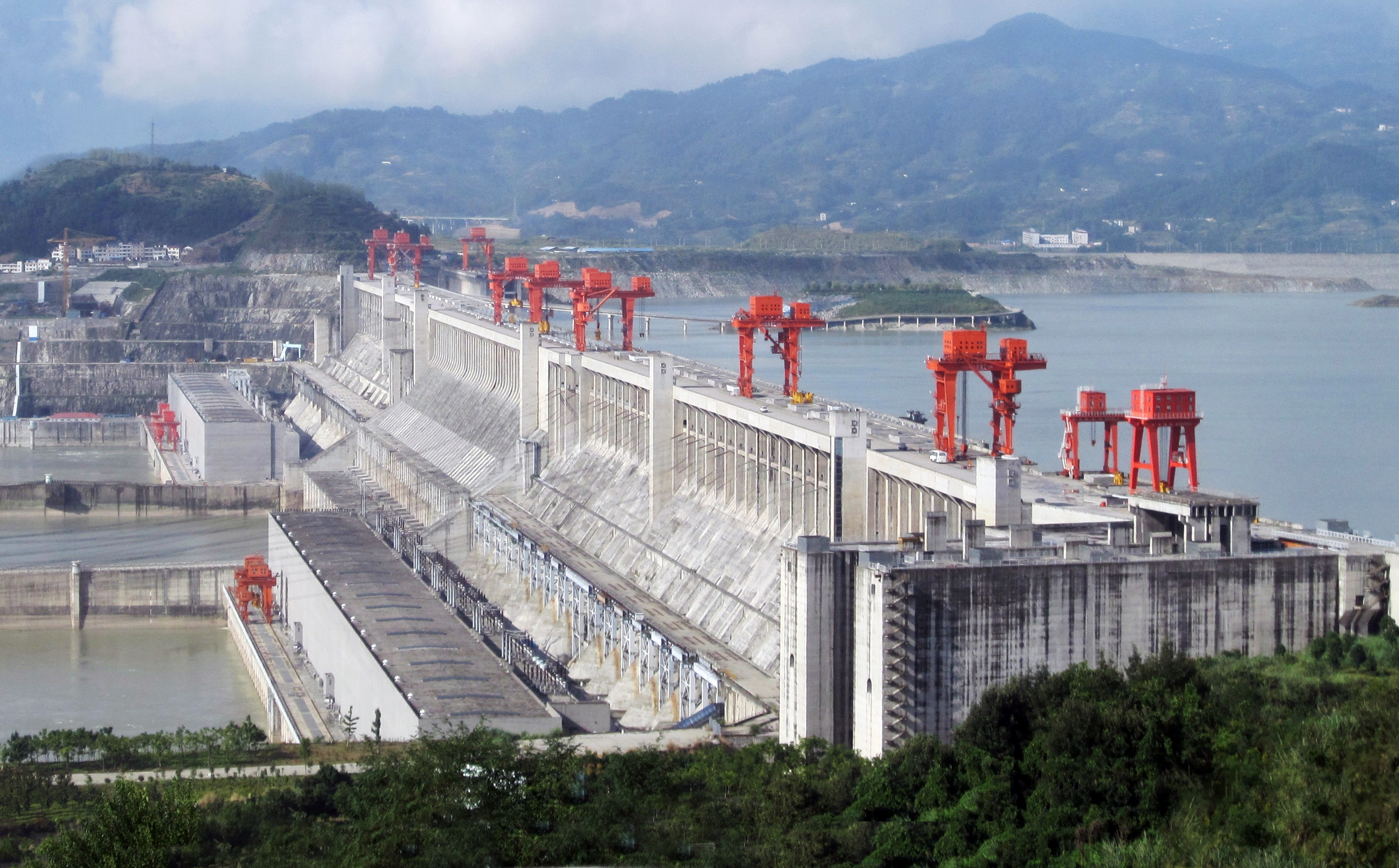 Three gorges dam